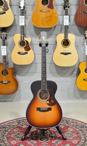 Maton Troubadour Traditional W/Case